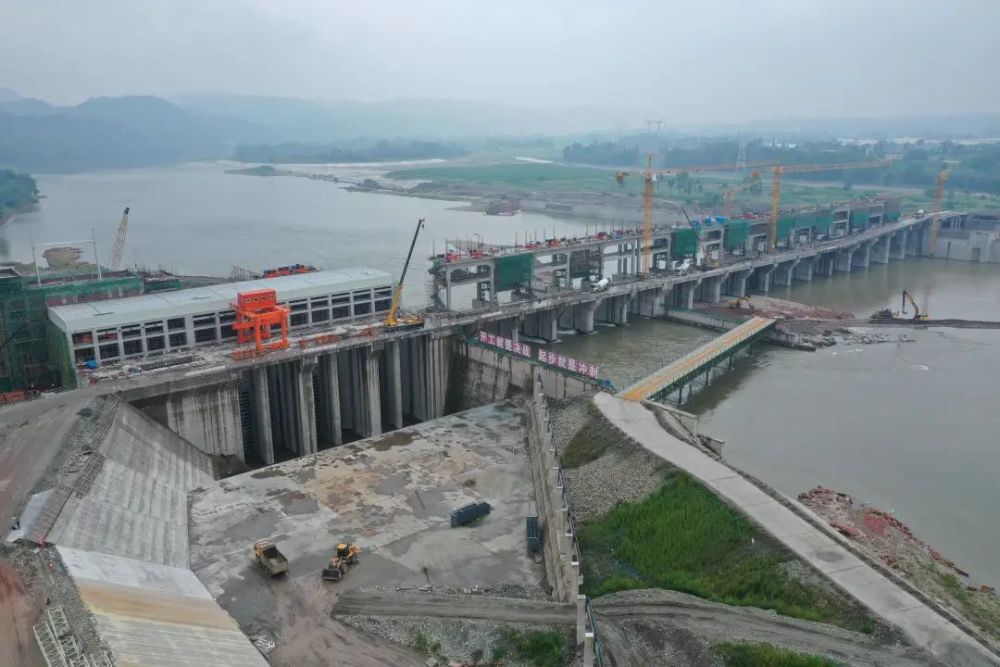 岷江虎渡溪航電樞紐工程迎來關鍵進展 首臺機組預計8月并網發電